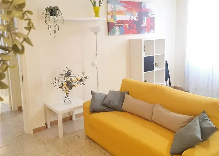 White - Centro Apartment Bari